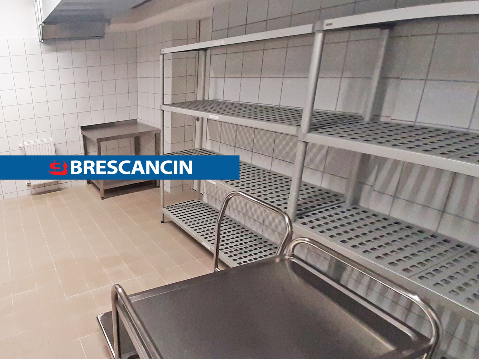 इनमें से प्रत्येक शेल्फ को एचएसीसीपी नियमों को ध्यान में रखकर डिजाइन किया गया है, जिससे खानपान क्षेत्र में आवश्यक सुरक्षा और स्वच्छता सुनिश्चित की जा सके। 
सुरक्षा के अलावा, हमने शेफ और रेस्तरां मालिकों के काम को यथासंभव आसान बनाने के लिए, हमारी अलमारियों की कार्यक्षमता और उपयोगिता पर विशेष ध्यान दिया है।

हो.रे.का. यह क्षेत्र निश्चित रूप से हमारे पेशेवर अलमारियों की सबसे अधिक सराहना करता है, लेकिन उनकी बहुमुखी प्रतिभा उन्हें कई अन्य क्षेत्रों के लिए भी आदर्श बनाती है जहां भोजन का सुरक्षित भंडारण और संगठन मौलिक है।

यह गुणवत्ता, सुरक्षा और कार्यक्षमता के प्रति हमारी निरंतर प्रतिबद्धता है जो हमारे पेशेवर खानपान अलमारियों को बाजार में सबसे लोकप्रिय बनाती है। 
चाहे आप अपने बार, अपने रेस्तरां, अपने ट्रैटोरिया या अपनी कैंटीन के लिए समाधान ढूंढ रहे हों, हमारी पेशेवर अलमारियां शायद आदर्श विकल्प साबित हो सकती हैं।